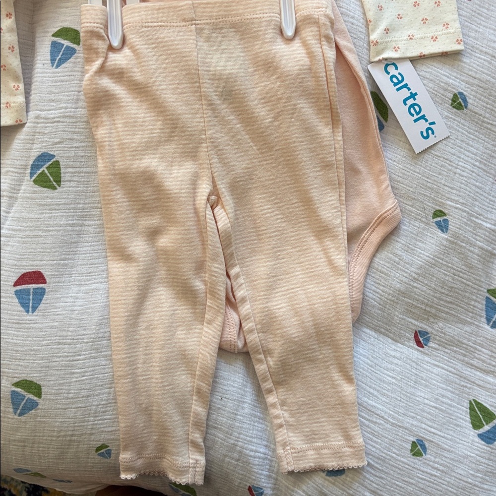 Floral Baby Outfit Set - Picture 2 of 3